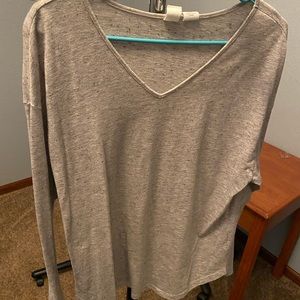 Long sleeve gray speckled T-shirt